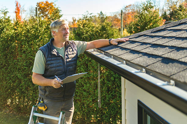 Professional Commercial Roofing technician working in Heidenheimer, TX